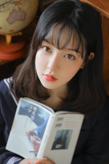 王者荣耀镜被捅哭还流东西